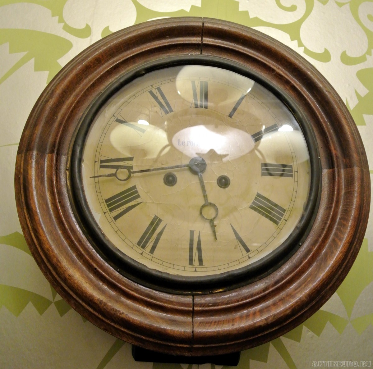 Круглый корпус часов. Le roi a Paris круглые. Старинные настенные часы. Часы старинные настенные круглые. Часы настенные Антикварные круглые.